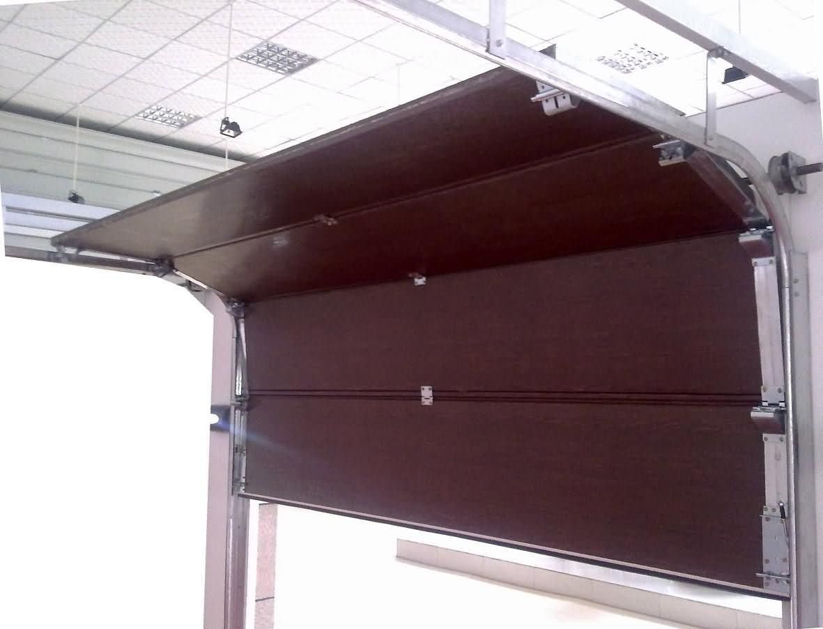 Portón seccional automático tipo garaje americano
